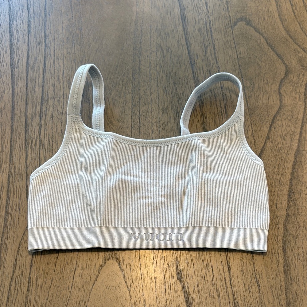Vuori Women's Light Gray Ribbed Sports Bra